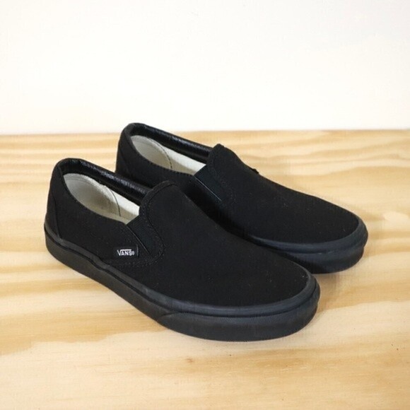 Vans Black on Black Sneakers Canvas Low Tops M5 W6.5 - Picture 3 of 8